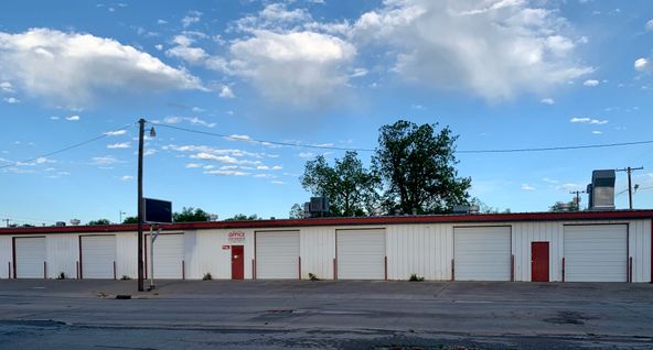 528 S 3rd St, Chickasha, OK 73018